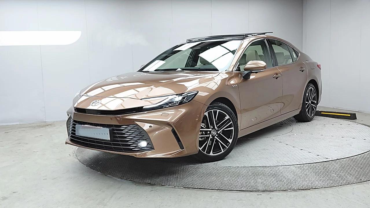 Toyota CAMRY 2.5 XLE Premium Hybrid, гибрид, 2024 г. 12515 км.