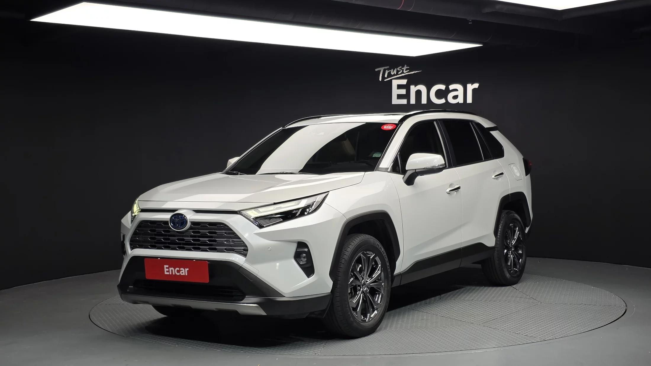 Toyota RAV4 2,5 4WD Hybrid LTD, гибрид, 2023 г. 53085 км.