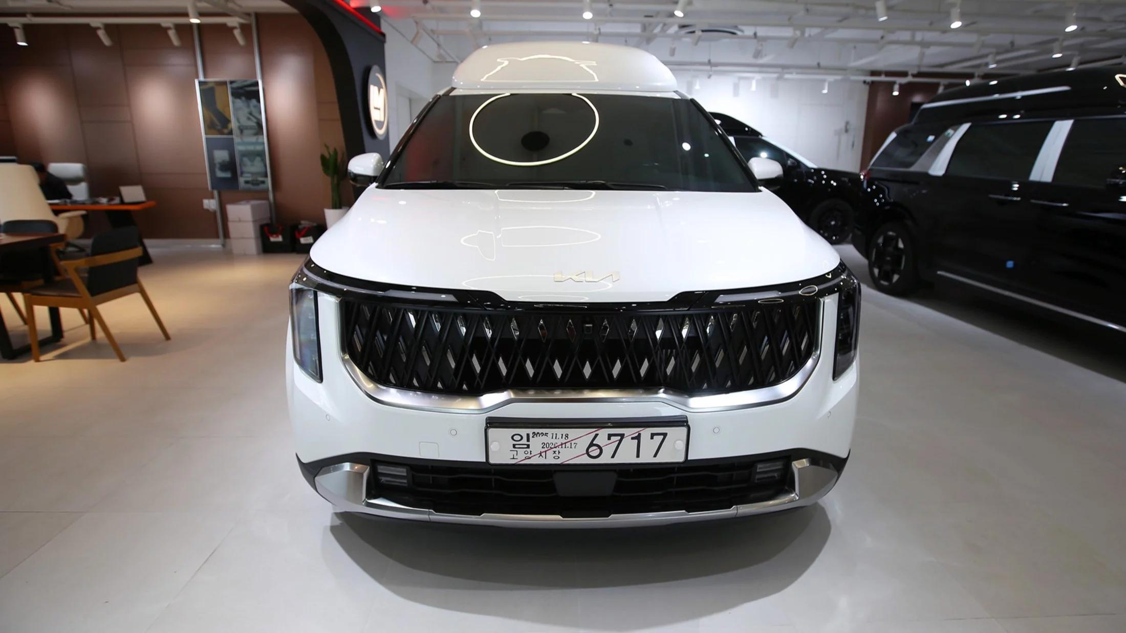 Kia Carnival 1.6 T-GDI Hybrid AT (253 л.с.) 2025 г. 27 км