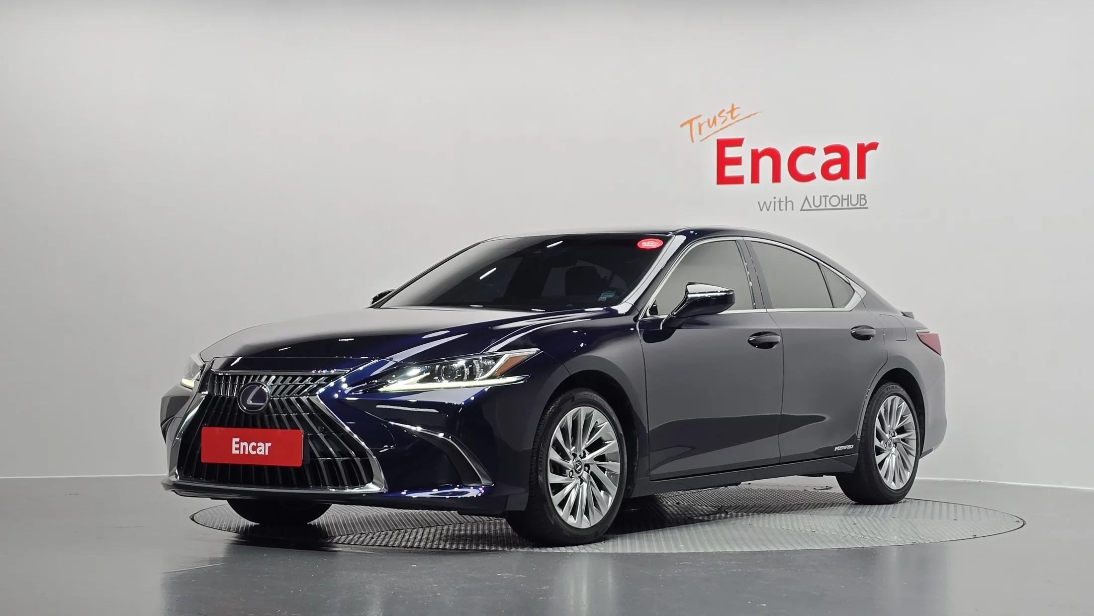 Lexus ES300h Luxury Plus, гибрид, 2021 г. 71548 км.