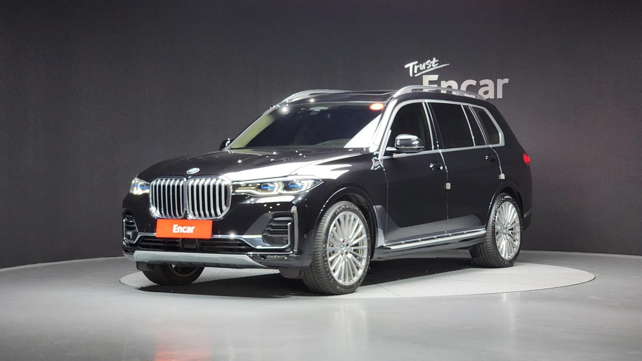 BMW X7 xDrive 40i Design Pure Excellence 6-Seater, 2022 г. 28398 км.