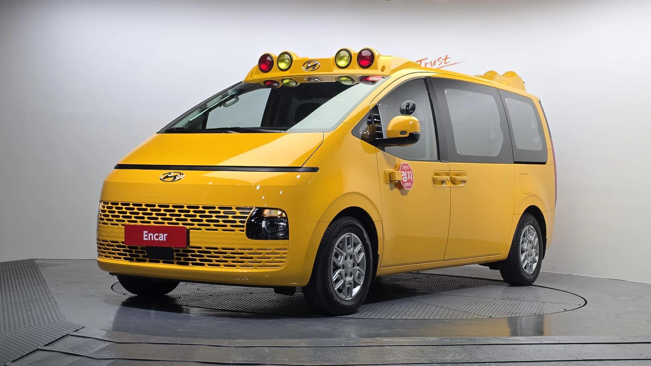 Hyundai Staria L3.5 어린이보호차 11-Seater, 2023 г. 12160 км.