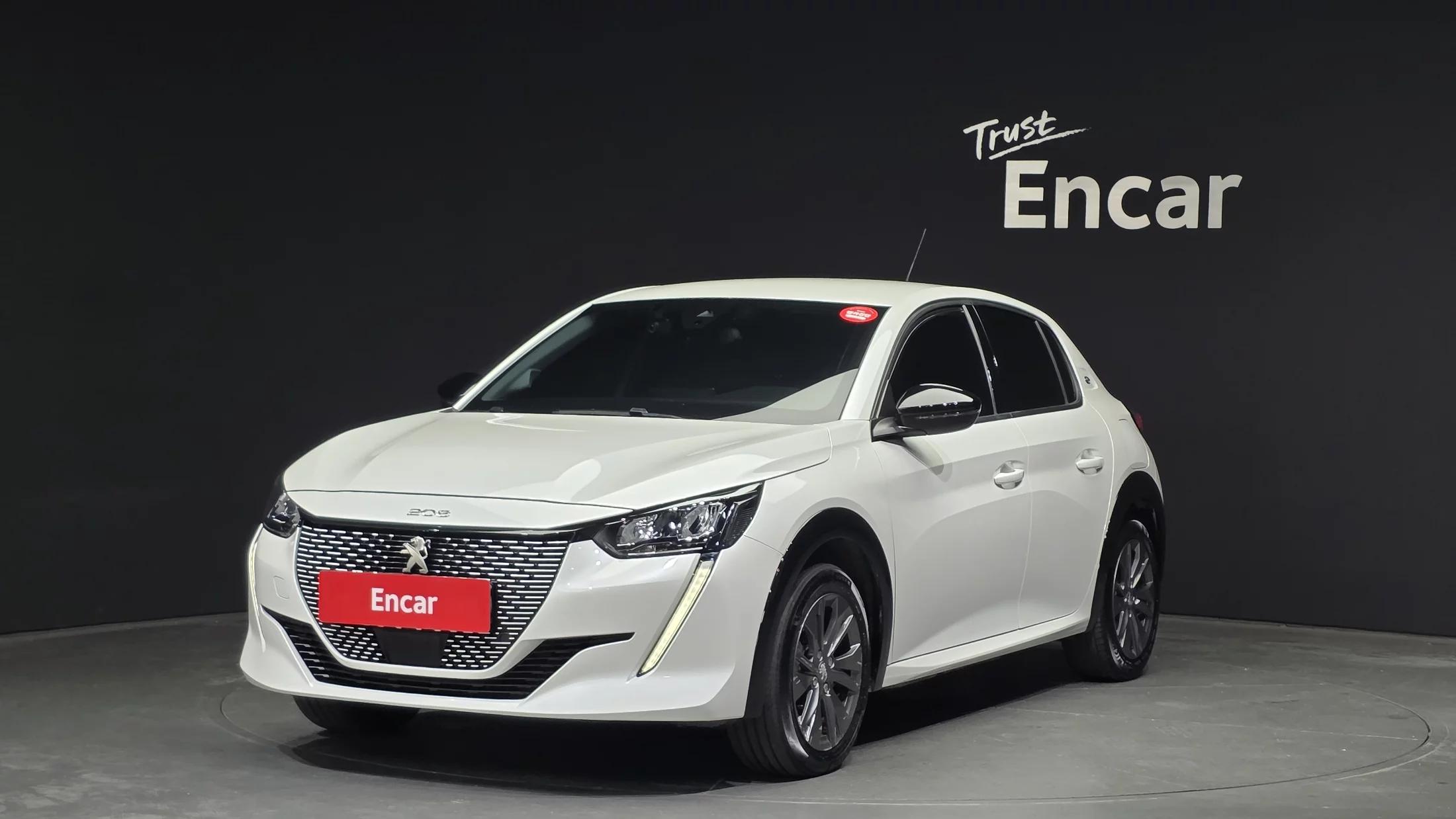 Peugeot 208 Allure, электромобиль, 2022 г. 29761 км.