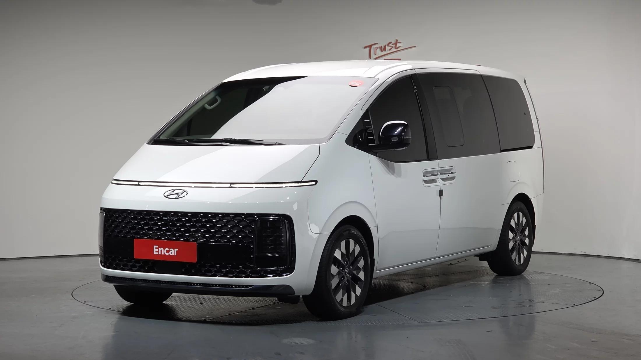 Hyundai Staria Lounge 9-Seater Inspiration, 2021 г. 108389 км.