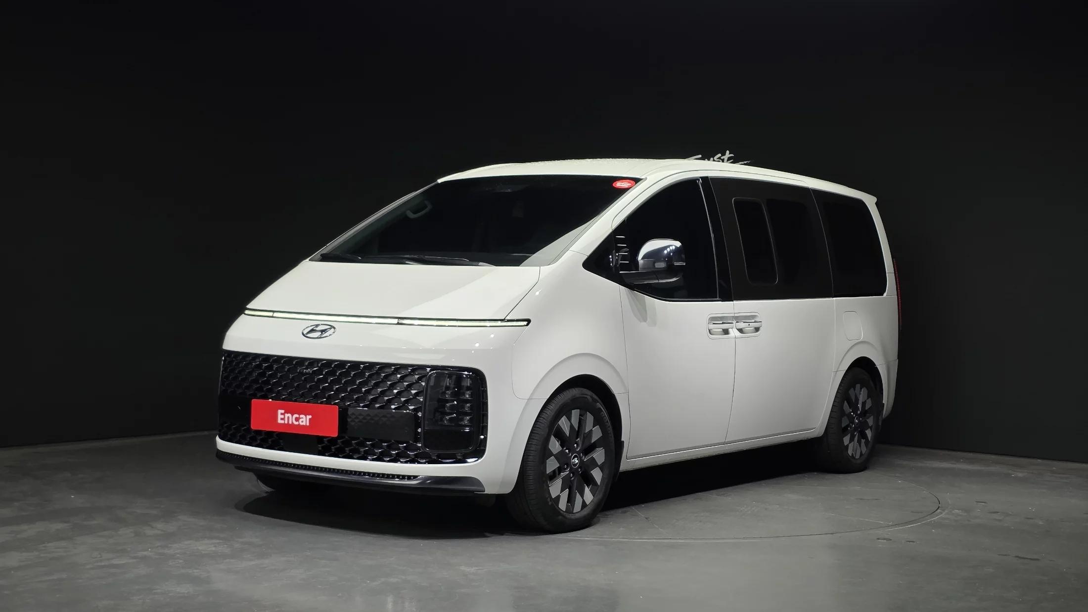 Hyundai Staria L3.5 Lounge 9-Seater Inspiration, 2023 г. 69863 км.
