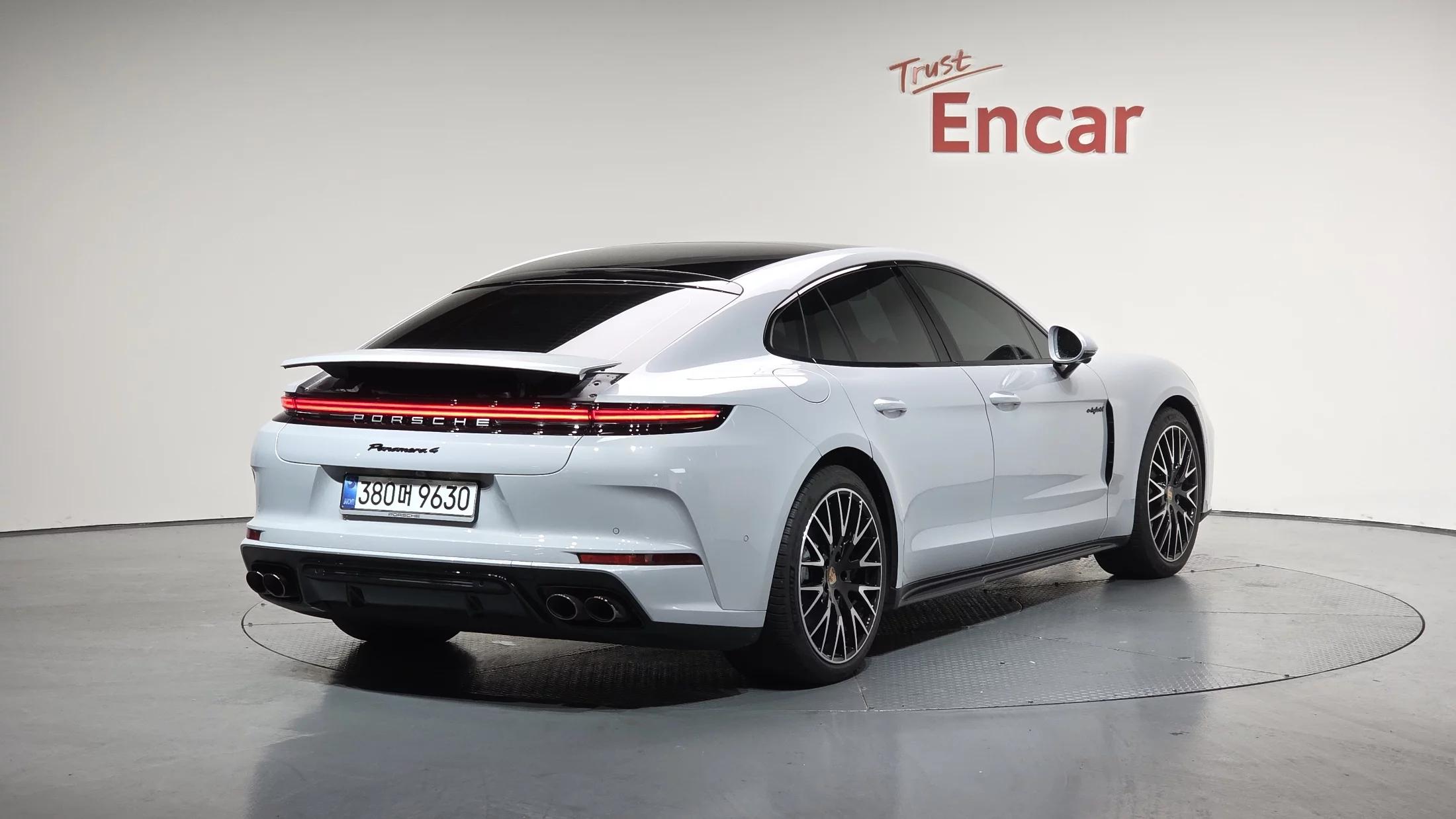 Porsche PANAMERA 2.9 AWD E-Hybrid, гибрид, 2025 г. 5545 км.