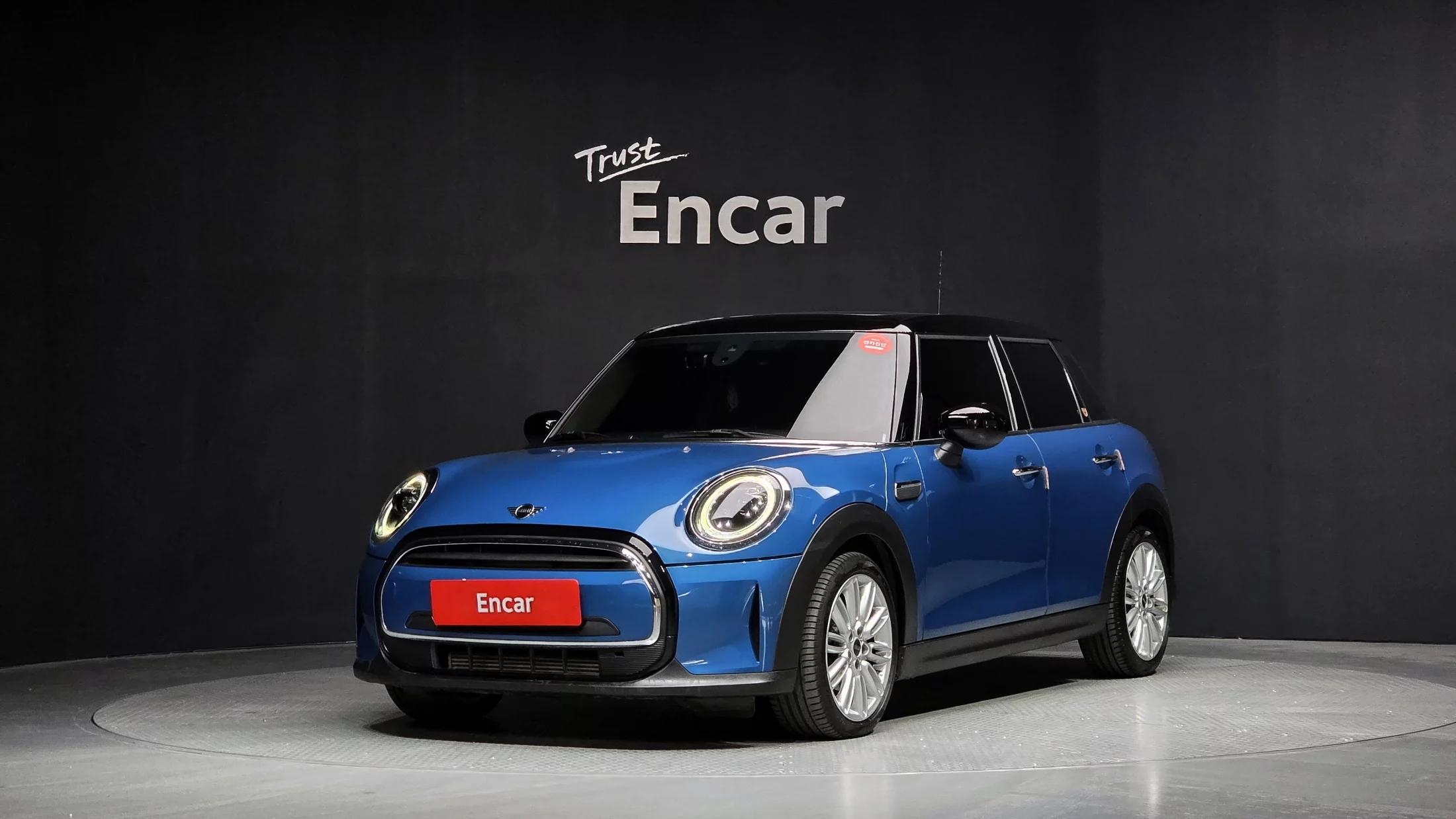 MINI Cooper Classic Plus Launch Pack Third Generation, 2022 г. 18347 км.
