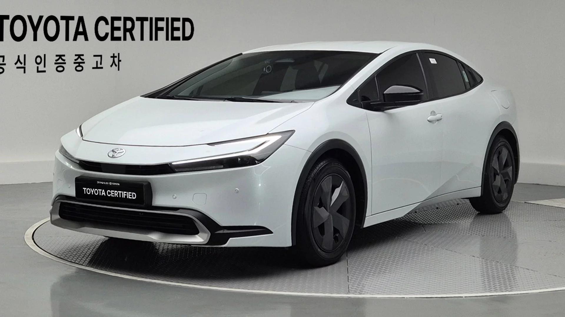 Toyota PRIUS 2.0 PHEV SE, гибрид, 2023 г. 3063 км.