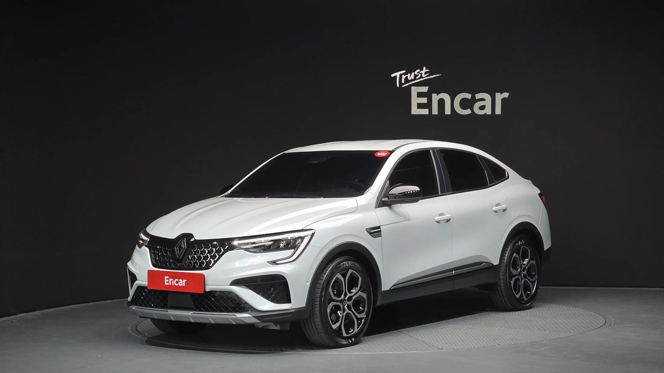 Renault ARKANA 1.6 E-TECH Iconic, гибрид, 2024 г. 17766 км.