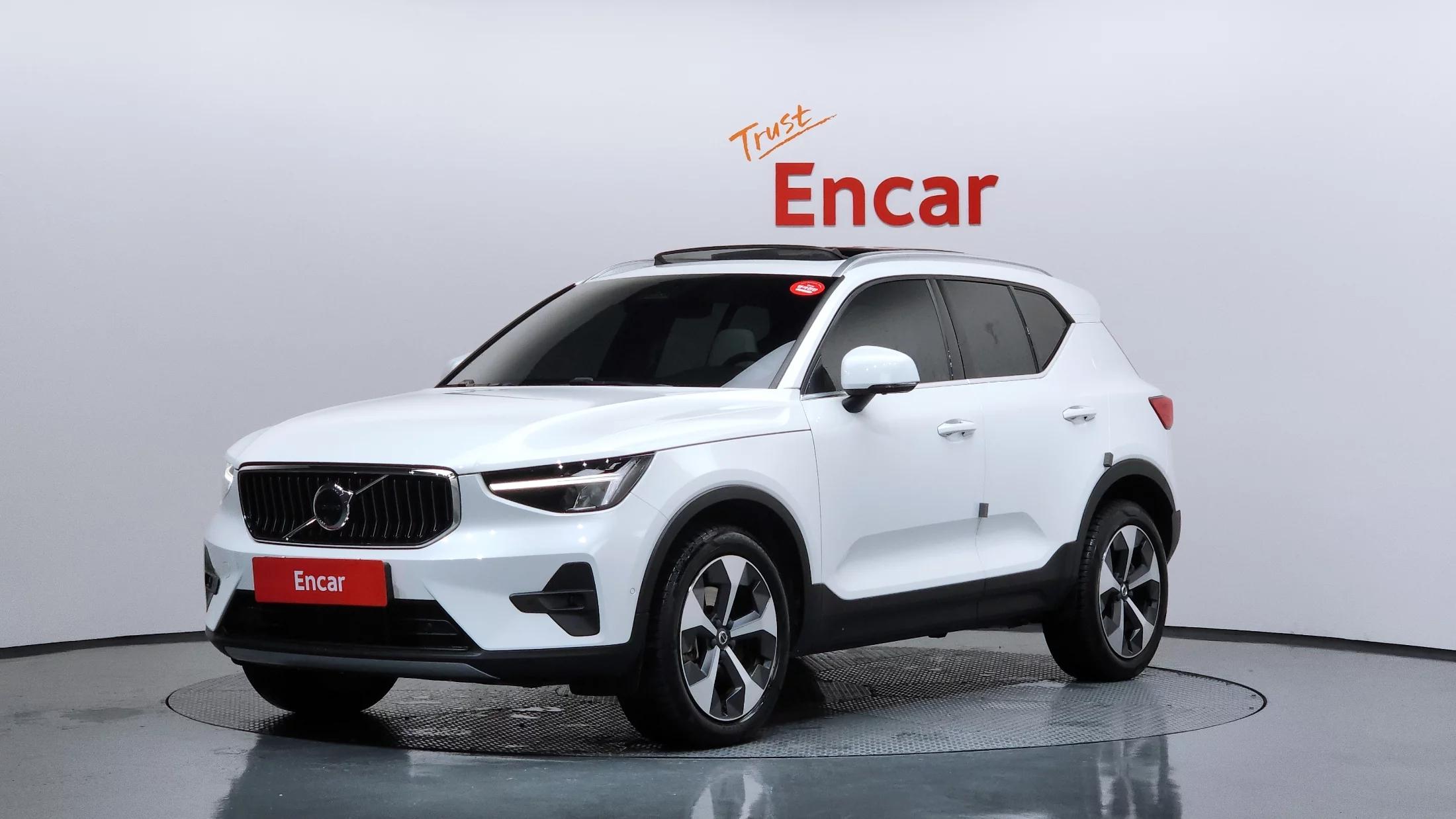 Volvo XC40 B4 Ultimate Bright, 2023 г. 13004 км.