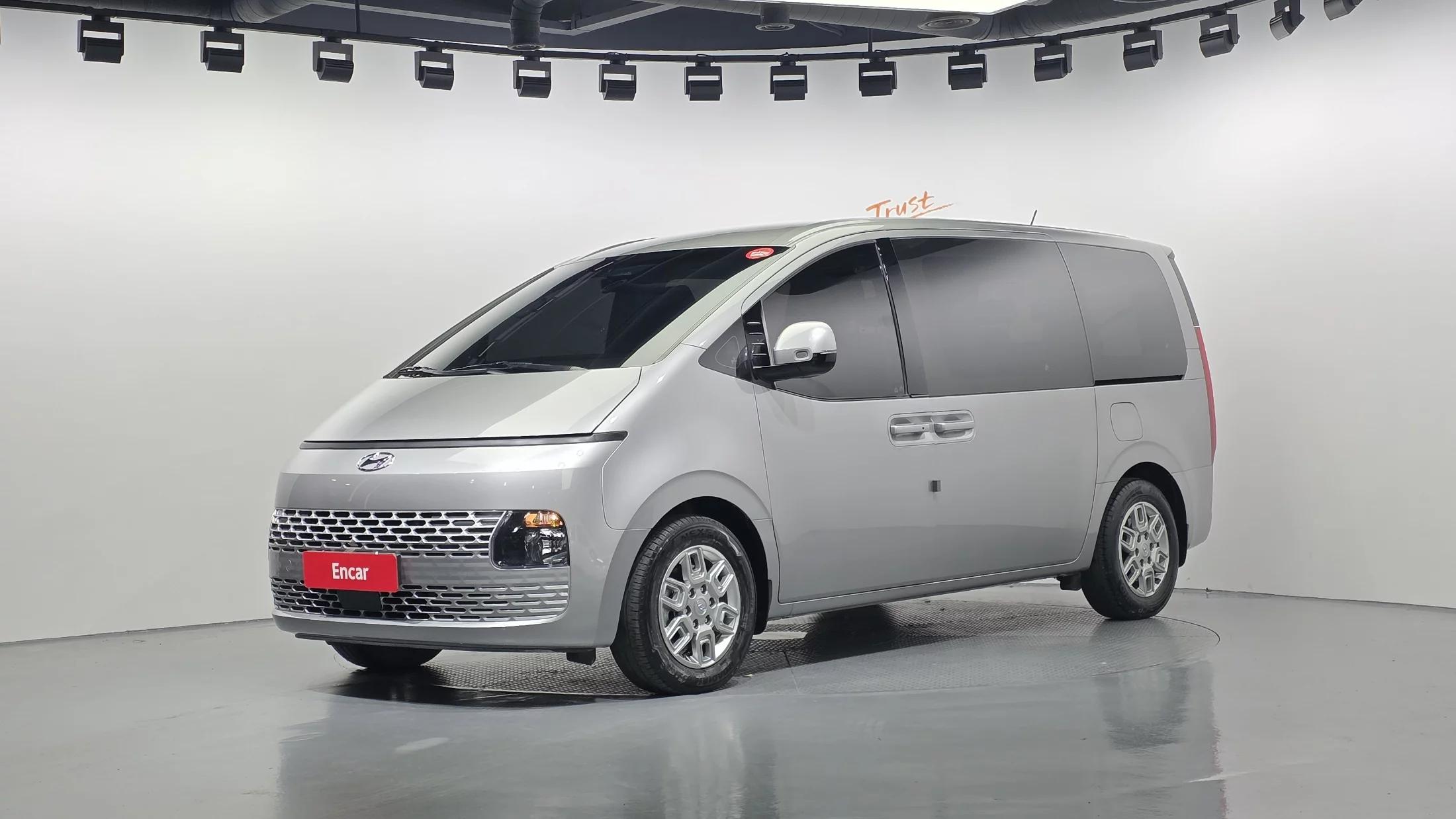 Hyundai Staria Tourer 9-Seater Modern, 2023 г. 53941 км.