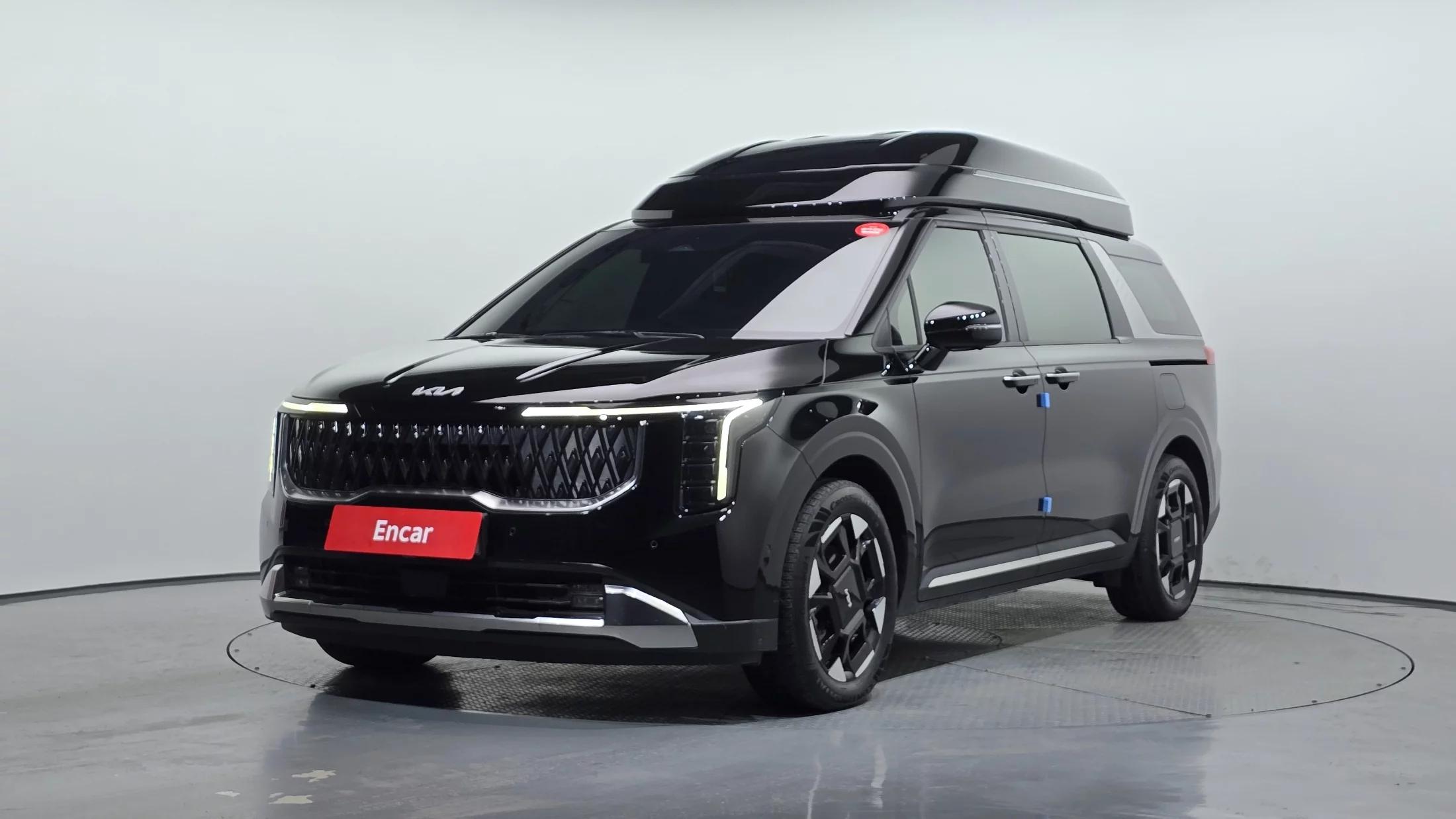 Kia Carnival HEV 9-Seater Hi-Limousine Signature, гибрид, 2024 г. 62150 км.