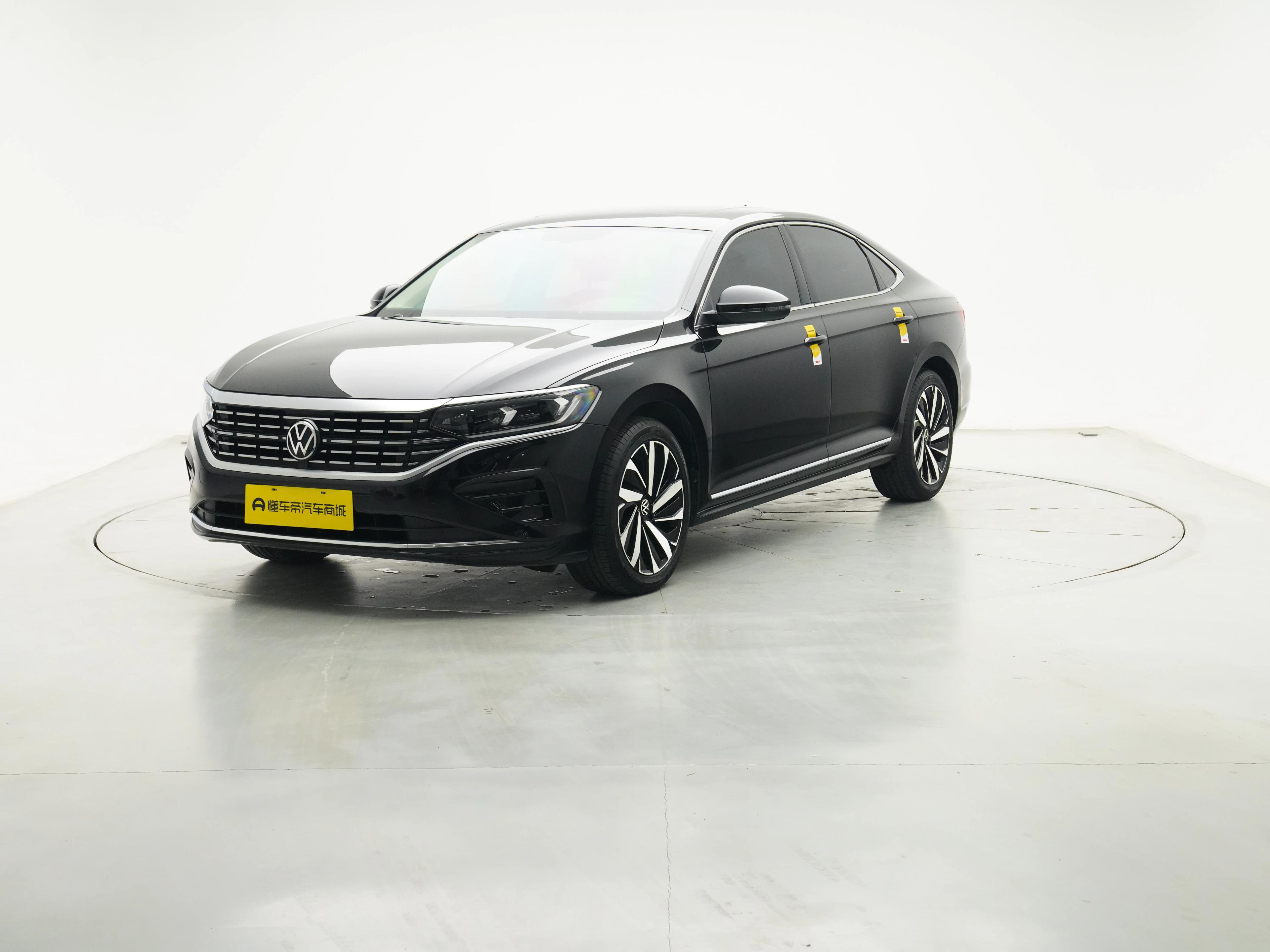 Volkswagen Passat 2023 г. 30329 км.